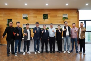 深入交流 合作共赢 | 百安居CEO吴笃卿一行莅临优游国际总部参观考察